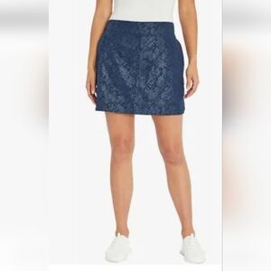 Orvis Women's Embossed Pull-on Travel Skort blue, skirt with under short. Size L